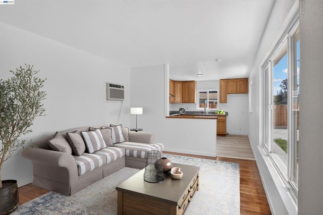 2024 Thompson Ln, El Sobrante, CA 94803