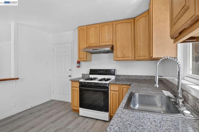 2024 Thompson Ln, El Sobrante, CA 94803