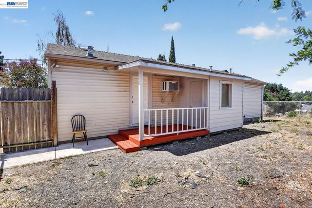 2024 Thompson Ln, El Sobrante, CA 94803