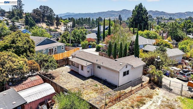 2024 Thompson Ln, El Sobrante, CA 94803