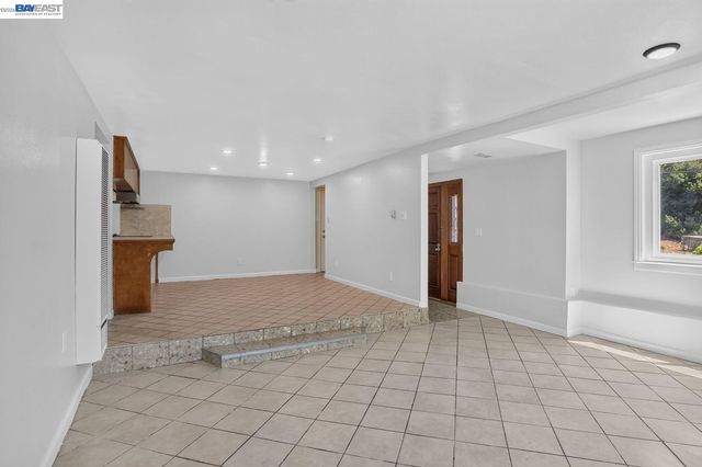 2024 Thompson Ln, El Sobrante, CA 94803