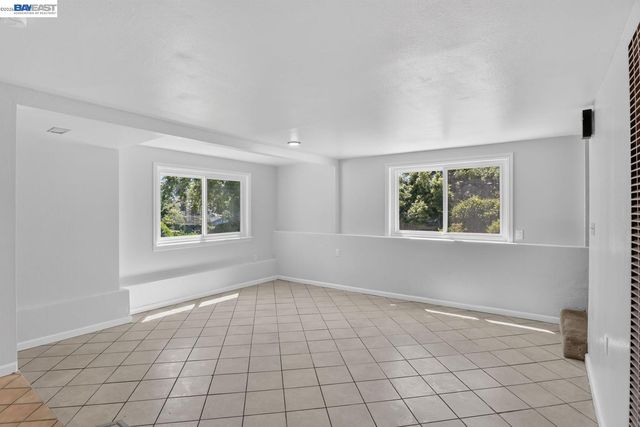 2024 Thompson Ln, El Sobrante, CA 94803