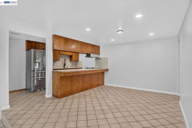 2024 Thompson Ln, El Sobrante, CA 94803