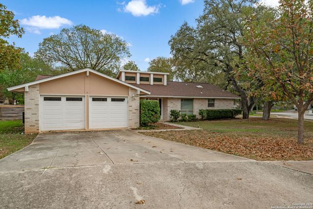 210 sandhill, Universal City, TX 78148