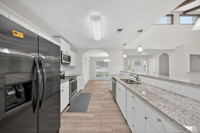 210 sandhill, Universal City, TX 78148