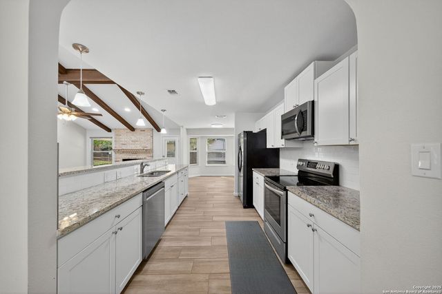 210 sandhill, Universal City, TX 78148