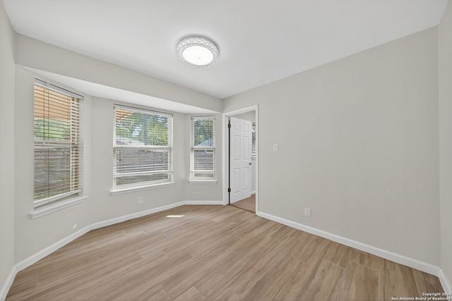 210 sandhill, Universal City, TX 78148