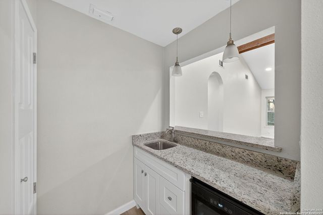 210 sandhill, Universal City, TX 78148