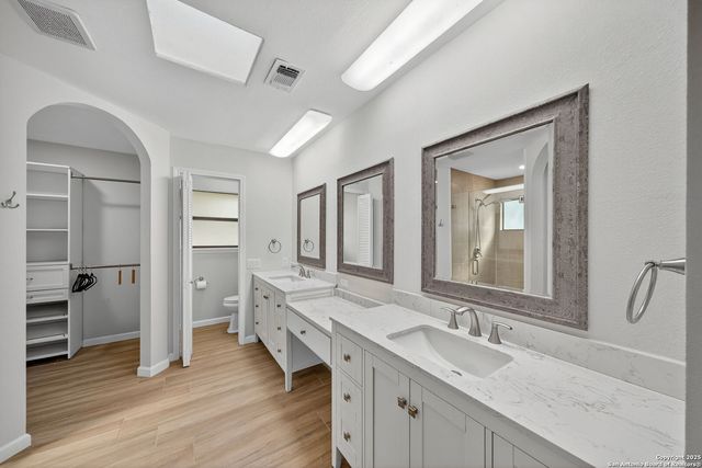 210 sandhill, Universal City, TX 78148