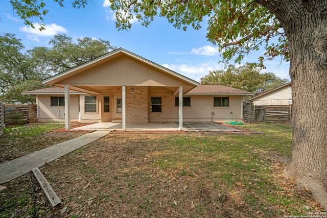 210 sandhill, Universal City, TX 78148