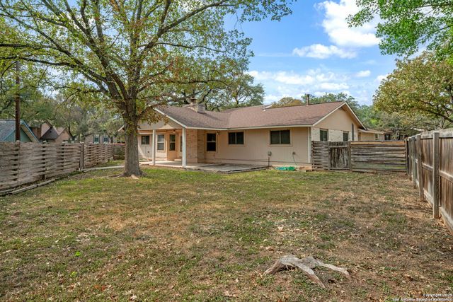 210 sandhill, Universal City, TX 78148