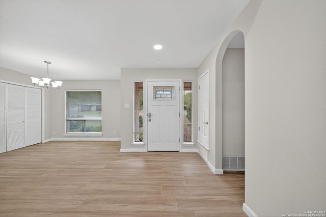 210 sandhill, Universal City, TX 78148