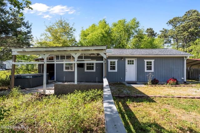 309 S Jenkins Street, Holly Ridge, NC 28445