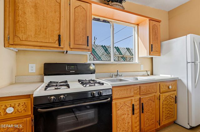 10557 WARREN Street, El Paso, TX 79924