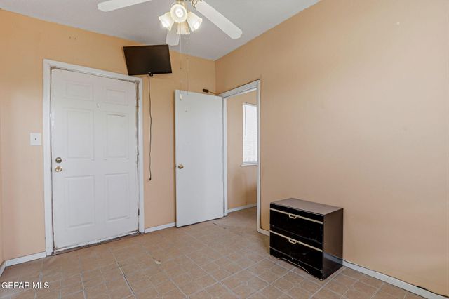 10557 WARREN Street, El Paso, TX 79924