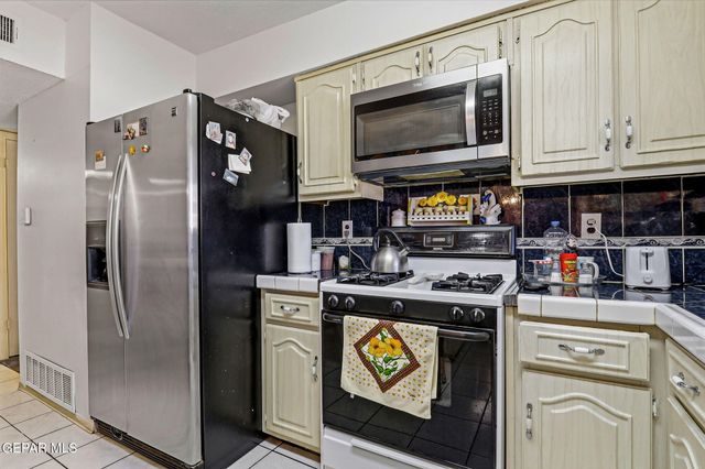 10557 WARREN Street, El Paso, TX 79924