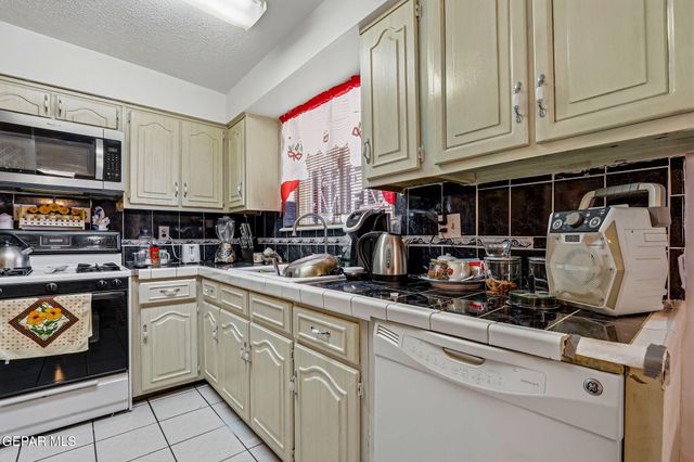 10557 WARREN Street, El Paso, TX 79924