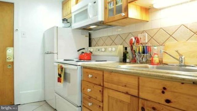 128 PEMBERTON ST, Philadelphia, PA 19147