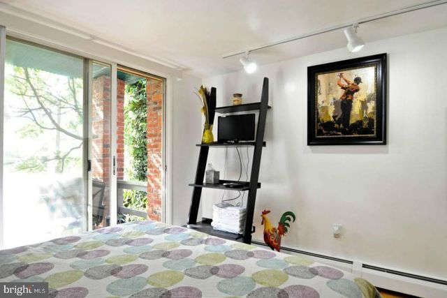 128 PEMBERTON ST, Philadelphia, PA 19147