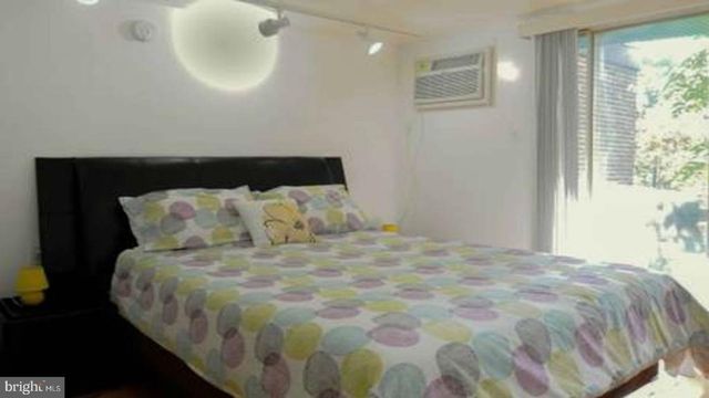 128 PEMBERTON ST, Philadelphia, PA 19147