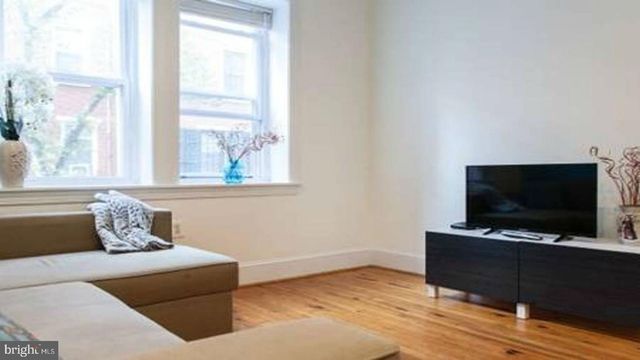 128 PEMBERTON ST, Philadelphia, PA 19147