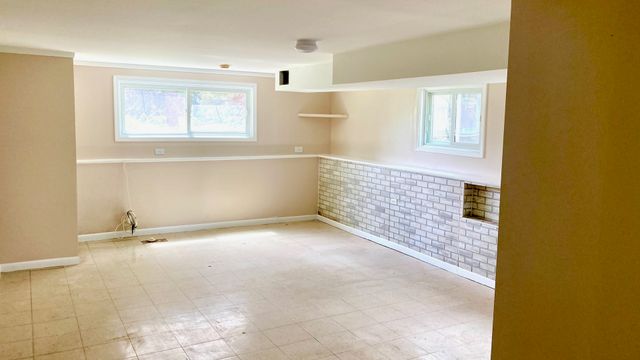 710 W Ridge Road, Villa Park, IL 60181
