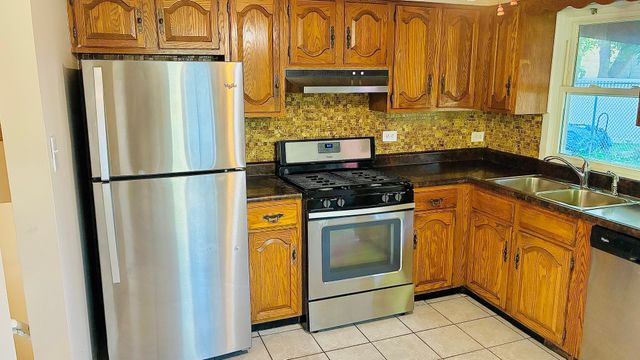 710 W Ridge Road, Villa Park, IL 60181