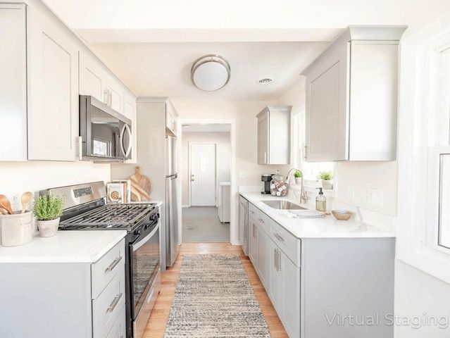 1110 S Gables Boulevard, Wheaton, IL 60189