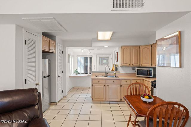 348 S Paseo Lobo Unit C, Green Valley, AZ 85614