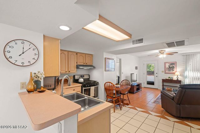 348 S Paseo Lobo Unit C, Green Valley, AZ 85614