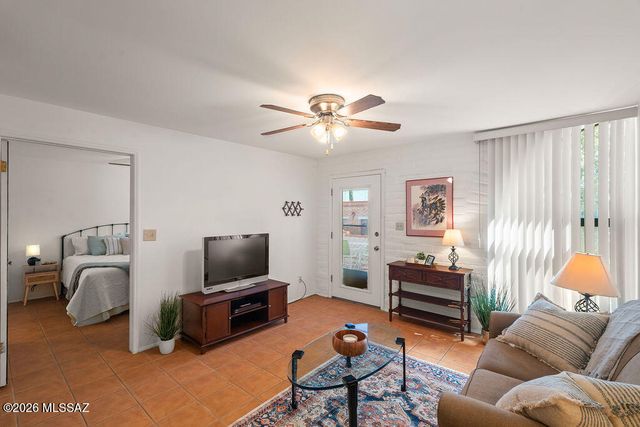 348 S Paseo Lobo Unit C, Green Valley, AZ 85614