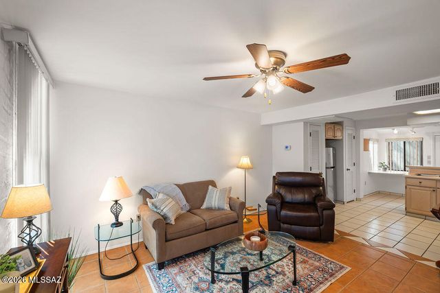 348 S Paseo Lobo Unit C, Green Valley, AZ 85614