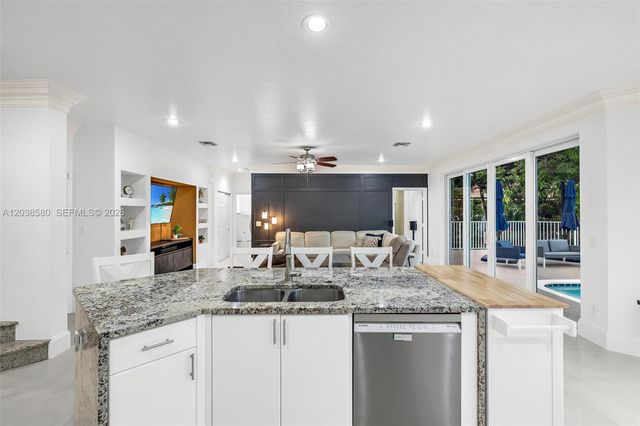 10214 NW 54th Pl, Coral Springs, FL 33076