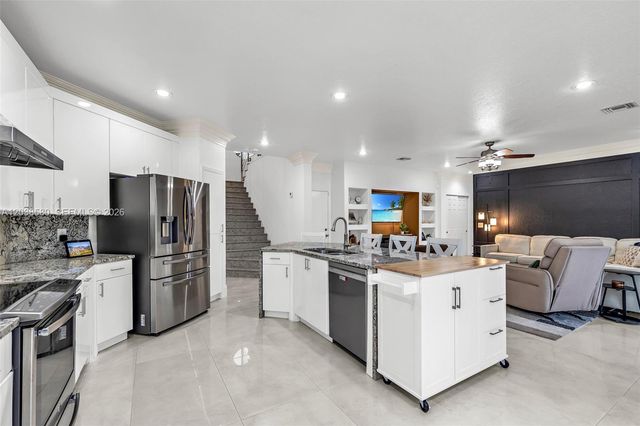 10214 NW 54th Pl, Coral Springs, FL 33076