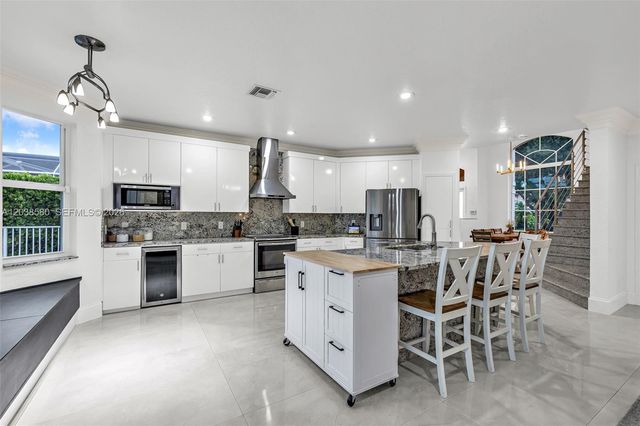 10214 NW 54th Pl, Coral Springs, FL 33076