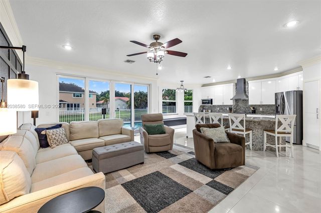 10214 NW 54th Pl, Coral Springs, FL 33076
