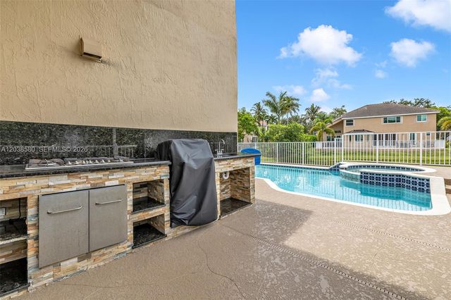10214 NW 54th Pl, Coral Springs, FL 33076