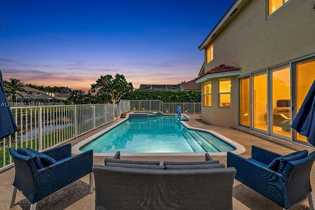 10214 NW 54th Pl, Coral Springs, FL 33076