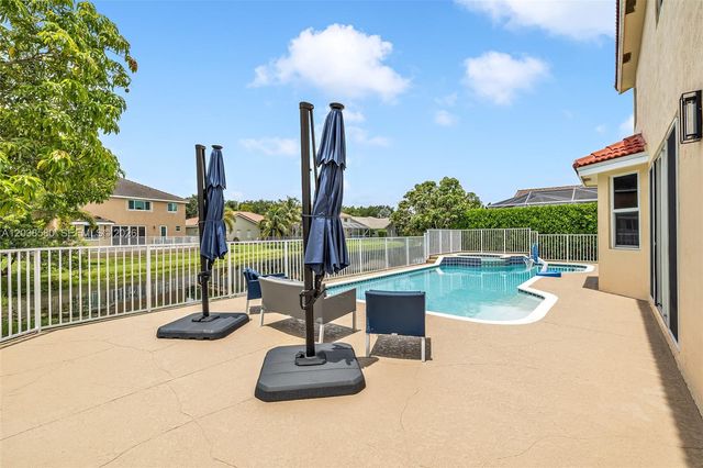 10214 NW 54th Pl, Coral Springs, FL 33076