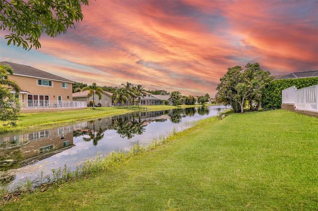 10214 NW 54th Pl, Coral Springs, FL 33076