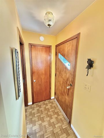 22339 Lanse Street, St. Clair Shores, MI 48081