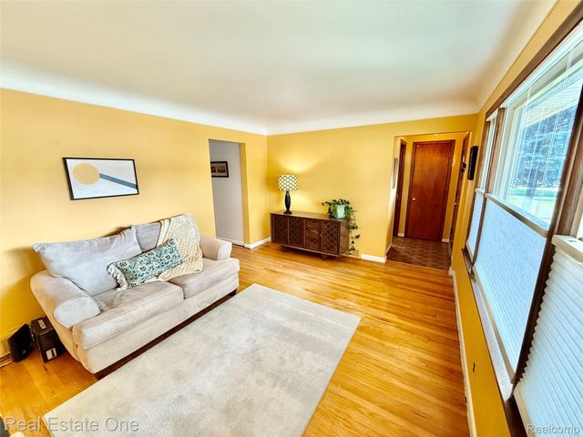 22339 Lanse Street, St. Clair Shores, MI 48081