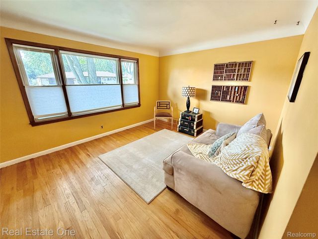 22339 Lanse Street, St. Clair Shores, MI 48081