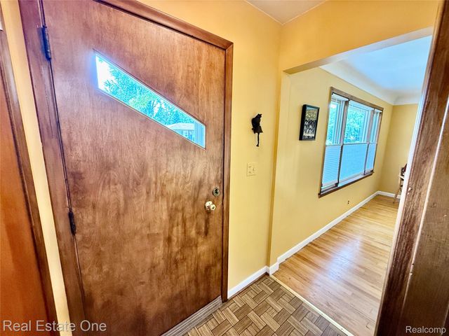 22339 Lanse Street, St. Clair Shores, MI 48081