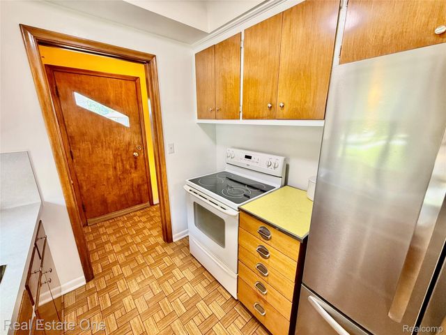 22339 Lanse Street, St. Clair Shores, MI 48081