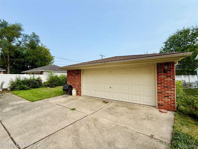 22339 Lanse Street, St. Clair Shores, MI 48081