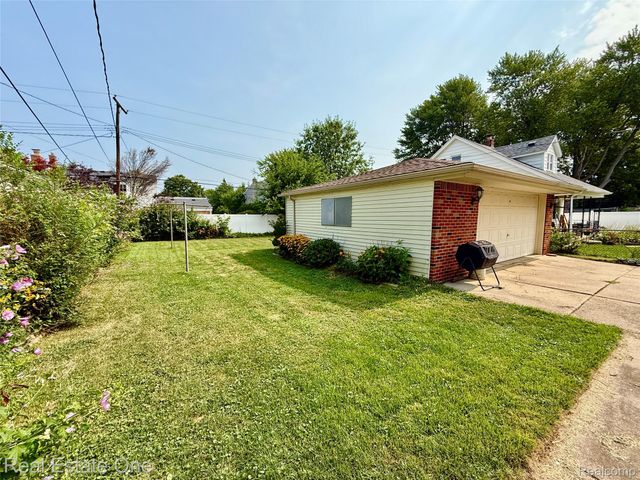 22339 Lanse Street, St. Clair Shores, MI 48081