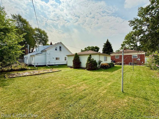 22339 Lanse Street, St. Clair Shores, MI 48081