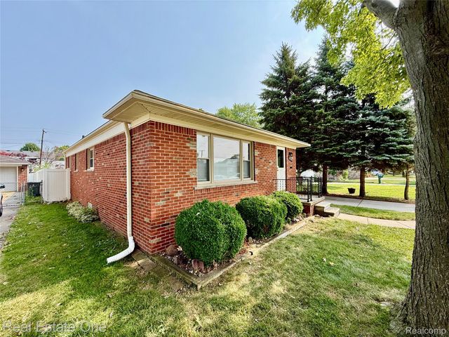 22339 Lanse Street, St. Clair Shores, MI 48081