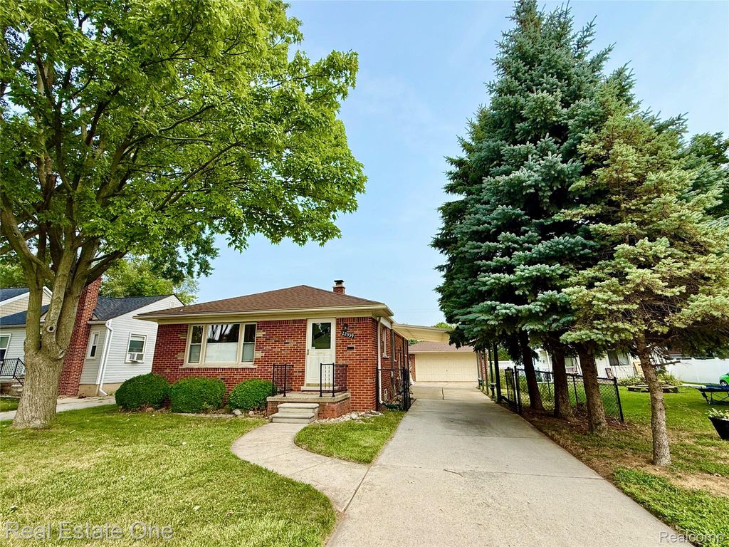 22339 Lanse Street, St. Clair Shores, MI 48081